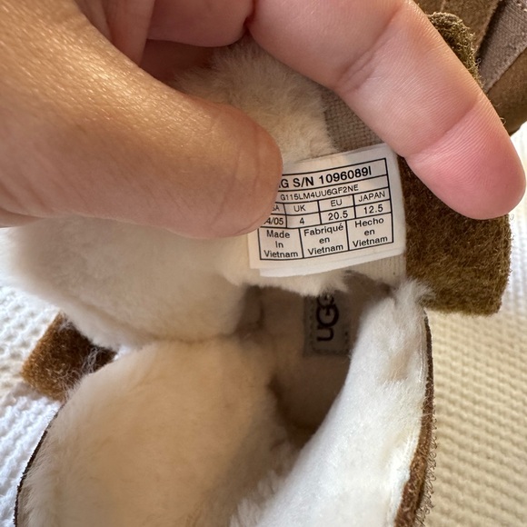 Ugg Baby/Toddler boots in Chestnut - size 4/5 - Picture 7 of 12